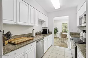 226 S Sea Pines Dr, Hilton Head Island, SC 29928 - Photo 14