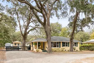 1402 Newcastle St, Beaufort, SC 29902 - Photo 1