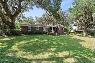 702 Center Dr W, Beaufort, SC 29902 - Photo 1