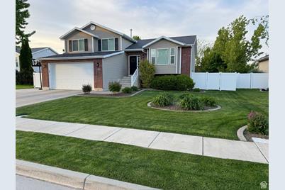 152 E 2225 S, Clearfield, UT 84015 - Photo 1