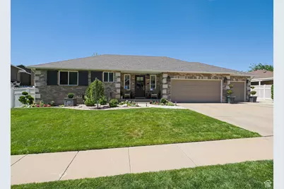 1367 N Brookhurst Cir, Centerville, UT 84014 - Photo 1