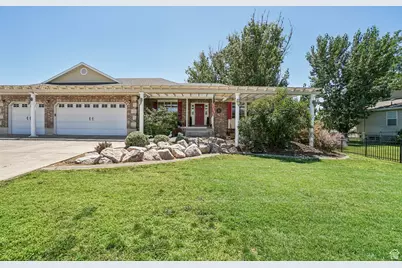 1089 W 2700 S, Syracuse, UT 84075 - Photo 1