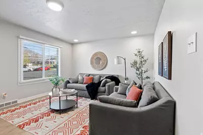 413 N Parkway Ave E, Tooele, UT 84074 - Photo 1