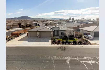 3487 W Park View Dr, Hurricane, UT 84737 - Photo 1
