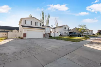 719 N 1725 W, Clinton, UT 84015 - Photo 1