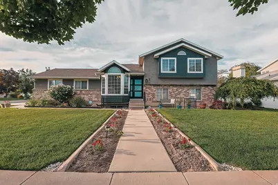 128 W Clay Park Dr S, Murray, UT 84107 - Photo 1