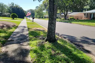 6128 N Lindholm Dr, Mobile, AL 36693 - Photo 2