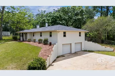 211 N Dobson Avenue, Bay Minette, AL 36507 - Photo 2