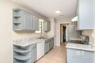 5805 Holly Hill Ct, Mobile, AL 36609 - Photo 2