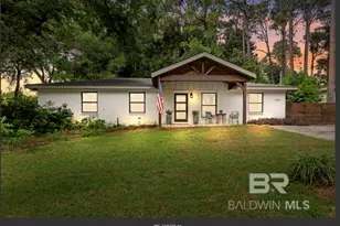 409 Frederick Ave, Fairhope, AL 36532 - Photo 2
