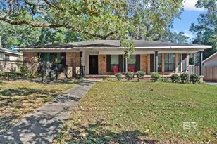 2705 E Woodcliff Dr, Mobile, AL 36693 - Photo 1