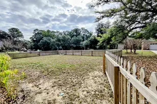 601 Bon Secour St, Fairhope, AL 36532 - Photo 4