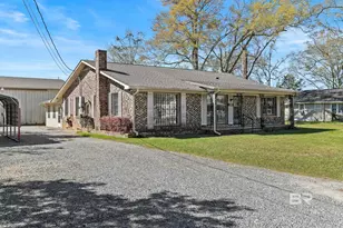 303 W Banyan St, Bay Minette, AL 36507 - Photo 1