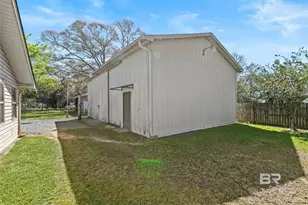 303 W Banyan St, Bay Minette, AL 36507 - Photo 6