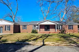 151 Bullard St, Atmore, AL 36502 - Photo 2