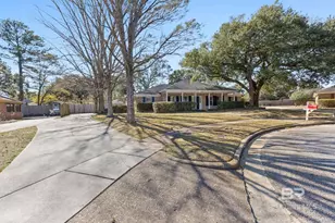 6017 Laurel Wood Ct, Mobile, AL 36609 - Photo 2