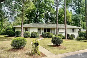 451 Ivy Cir, Fairhope, AL 36532 - Photo 1