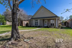 214 Hawthorne Cir, Fairhope, AL 36532 - Photo 2