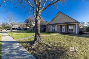 214 Hawthorne Cir, Fairhope, AL 36532 - Photo 2