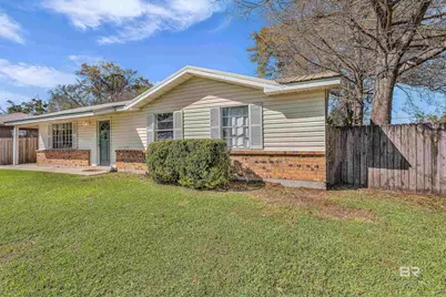 407 E Myrtle Avenue, Foley, AL 36535 - Photo 2