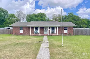 609 E Pine St, Atmore, AL 36502 - Photo 2