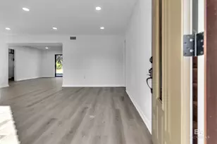 709 Oak Field Dr, Mobile, AL 36609 - Photo 2