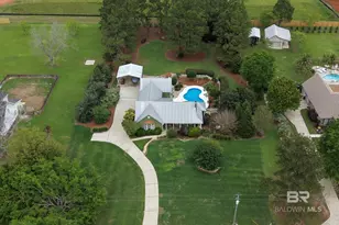 10195 Grove Dr, Fairhope, AL 36532 - Photo 2