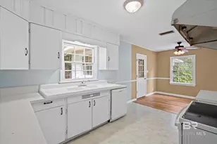 1429 Forestdale Dr, Mobile, AL 36618 - Photo 8