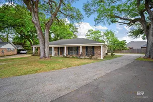 705 Oak Field Dr, Mobile, AL 36609 - Photo 2