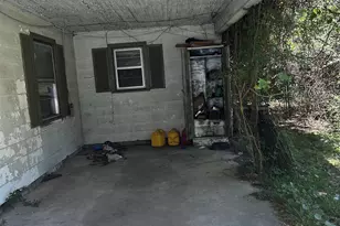 2558 Farnell Dr, Mobile, AL 36605 - Photo 2