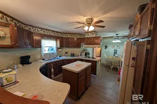 1558 Valencia Dr, Lillian, AL 36549 - Photo 8
