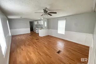 199 Robin Cir, Robertsdale, AL 36567 - Photo 2