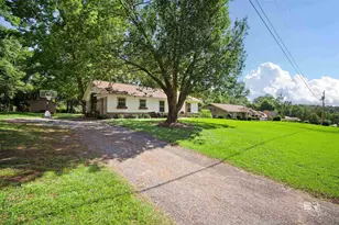 10310 Southhill Dr, Mobile, AL 36695 - Photo 2