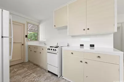 735 Lukepane Avenue, Honolulu, HI 96816 - Photo 10