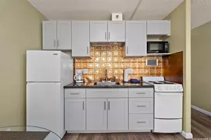 364 Seaside Ave, Honolulu, HI 96815 - Photo 8