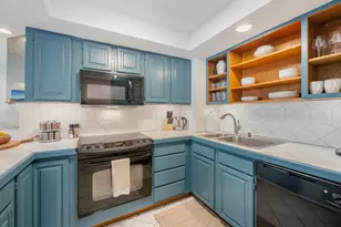 2500 Kalakaua Ave, Honolulu, HI 96815 - Photo 10