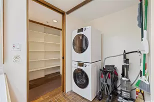 555 Hahaione St, Honolulu, HI 96825 - Photo 18