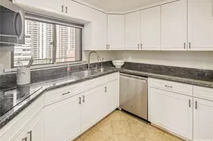 1910 Ala Moana Blvd, Honolulu, HI 96815 - Photo 10