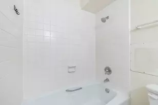 2421 Ala Wai Blvd, Honolulu, HI 96815 - Photo 12