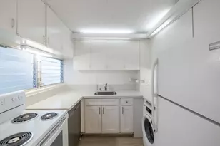 2421 Ala Wai Blvd, Honolulu, HI 96815 - Photo 2