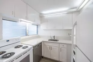 2421 Ala Wai Blvd, Honolulu, HI 96815 - Photo 4