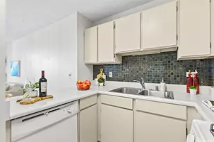 430 Lewers St, Honolulu, HI 96815 - Photo 14