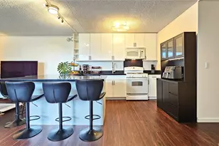 2215 Aloha Dr, Honolulu, HI 96815 - Photo 2