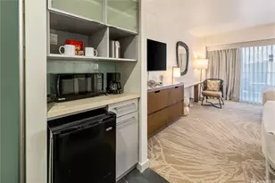 410 Atkinson Dr, Honolulu, HI 96814 - Photo 4