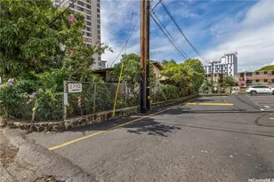2752 Kahoaloha Ln, Honolulu, HI 96826 - Photo 2