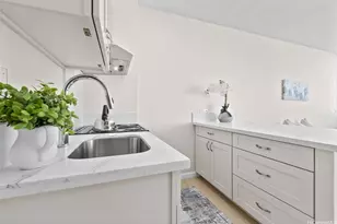 1560 Kanunu St, Honolulu, HI 96814 - Photo 4