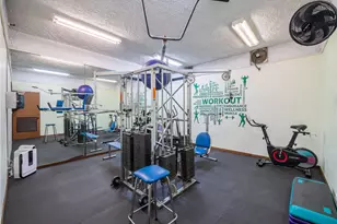 555 Hahaione St, Honolulu, HI 96825 - Photo 20