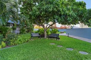 3045 Ala Napuaa Pl, Honolulu, HI 96818 - Photo 10