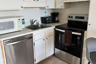 2240 Kuhio Ave, Honolulu, HI 96815 - Photo 2