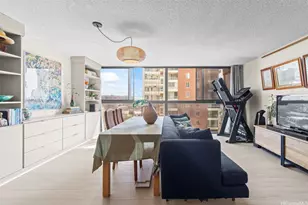 2724 Kahoaloha Ln, Honolulu, HI 96826 - Photo 2